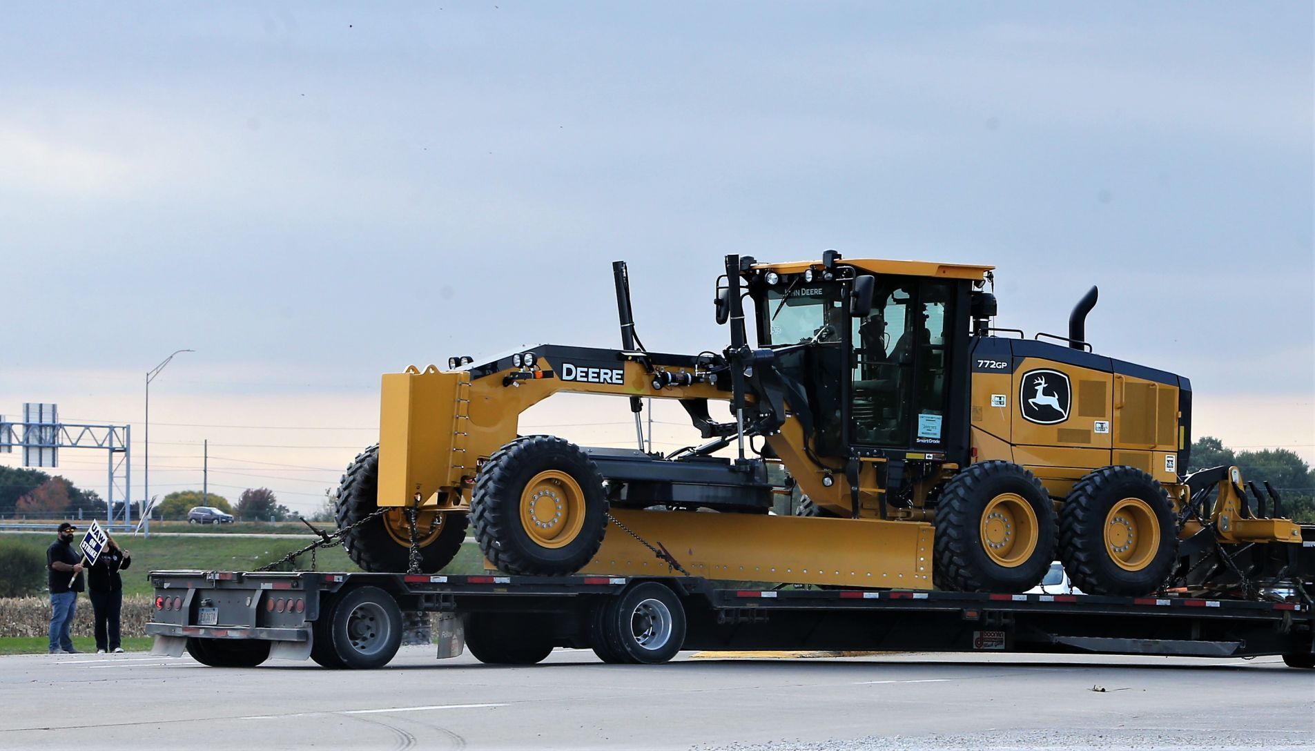 102021-qc-nws-deerestrikebm7.jpg